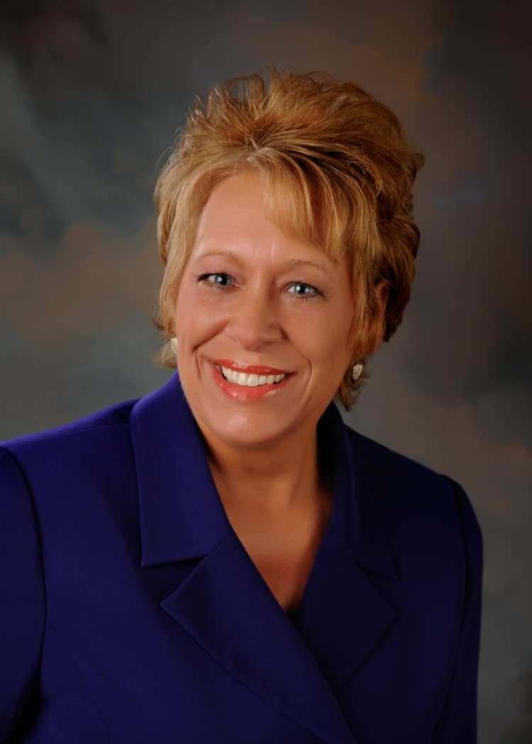 Lisa Knisely - Professional Headshot